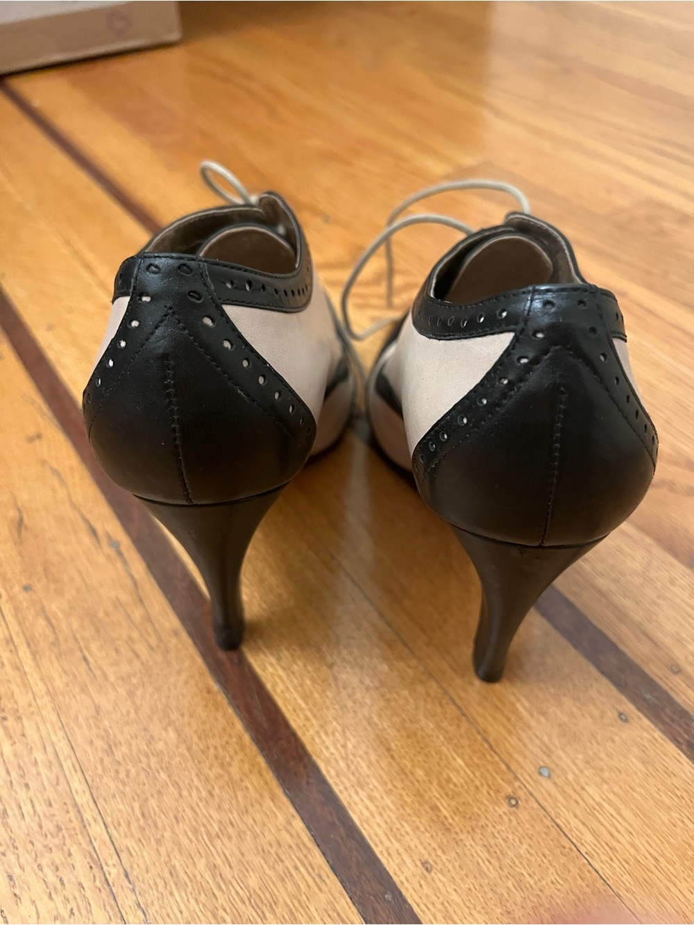 Pour La Victoire “Penelope” Two-Tone Black & Cream Wingtip Lace-up Oxford Heels - Picture 3 of 11